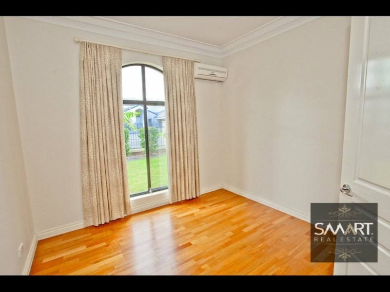 121 Edinburgh Road, Benowa Waters QLD 4217