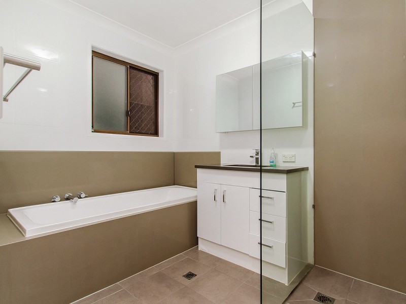 69 Arnold Palmer Drive, Parkwood QLD 4214