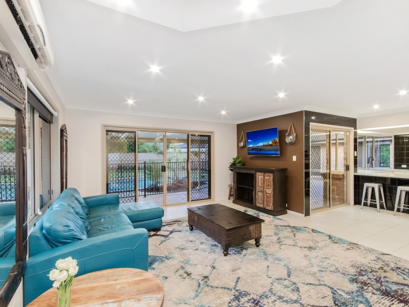 62 Kawana Crescent, Ashmore QLD 4214