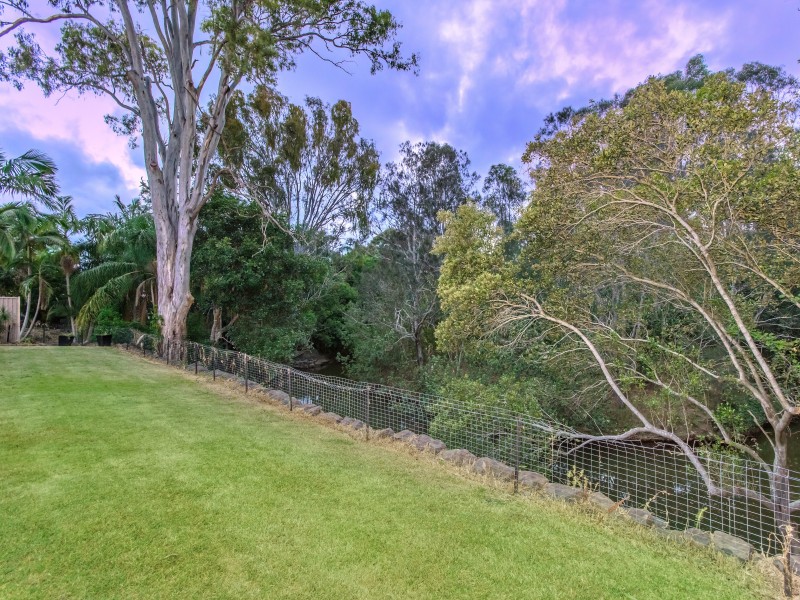 62 Kawana Crescent, Ashmore QLD 4214