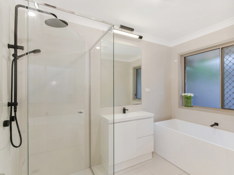 62 Kawana Crescent, Ashmore QLD 4214