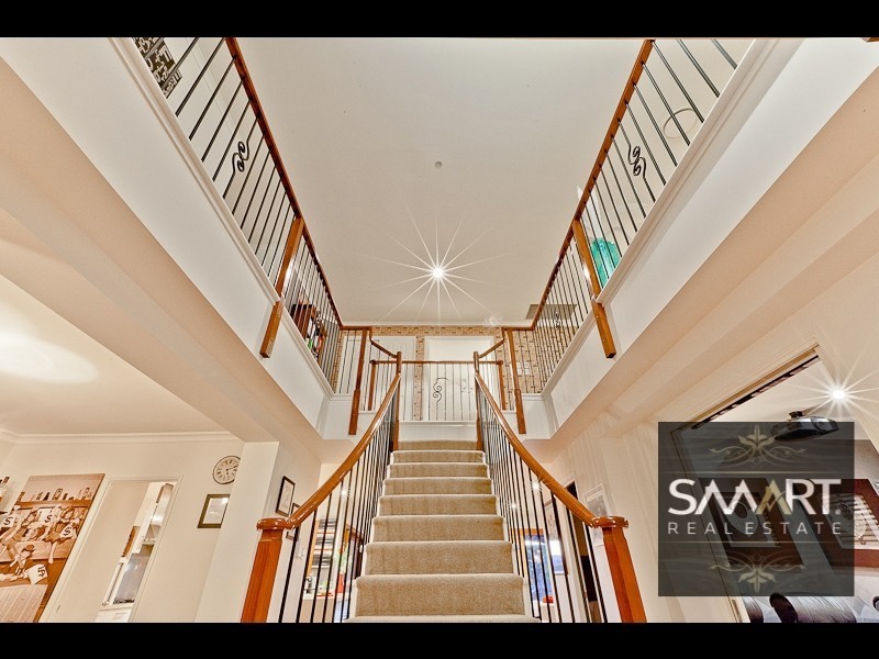 39 Meadowview Drive, Carrara QLD 4211