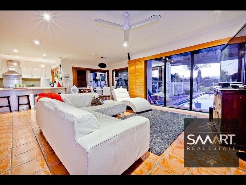 39 Meadowview Drive, Carrara QLD 4211