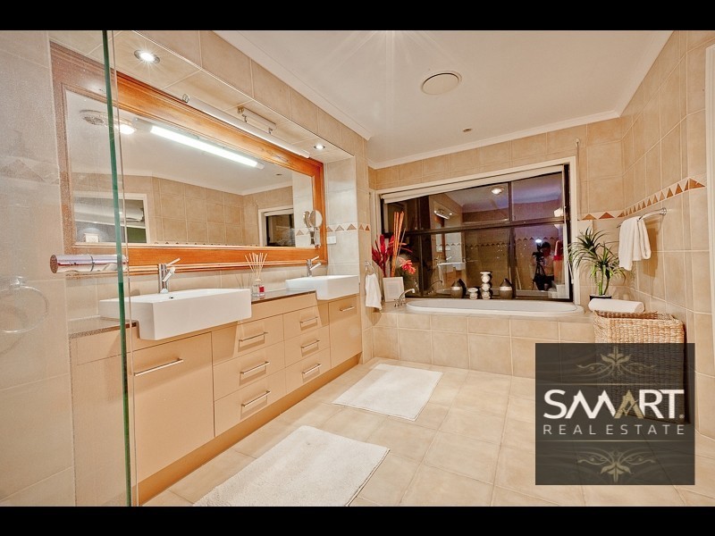 39 Meadowview Drive, Carrara QLD 4211