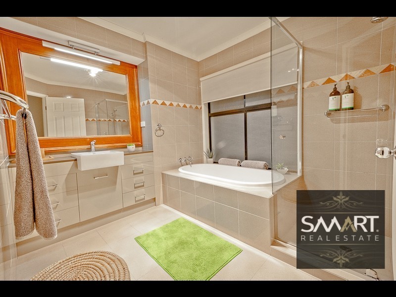 39 Meadowview Drive, Carrara QLD 4211