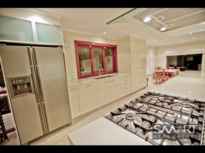 18 Lothian Avenue, Bundall QLD 4217