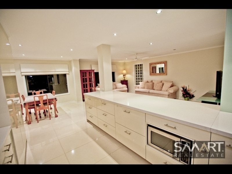 18 Lothian Avenue, Bundall QLD 4217