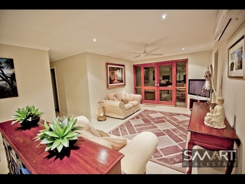 18 Lothian Avenue, Bundall QLD 4217