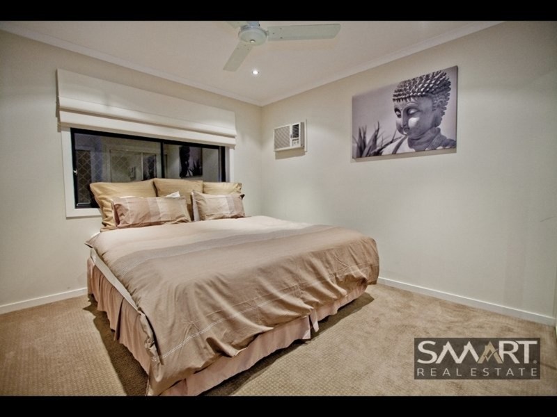 18 Lothian Avenue, Bundall QLD 4217