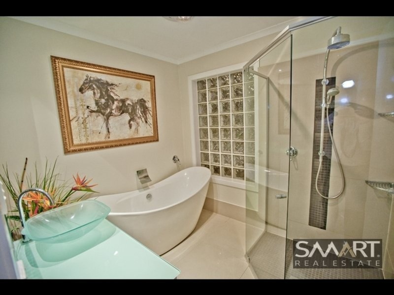 18 Lothian Avenue, Bundall QLD 4217