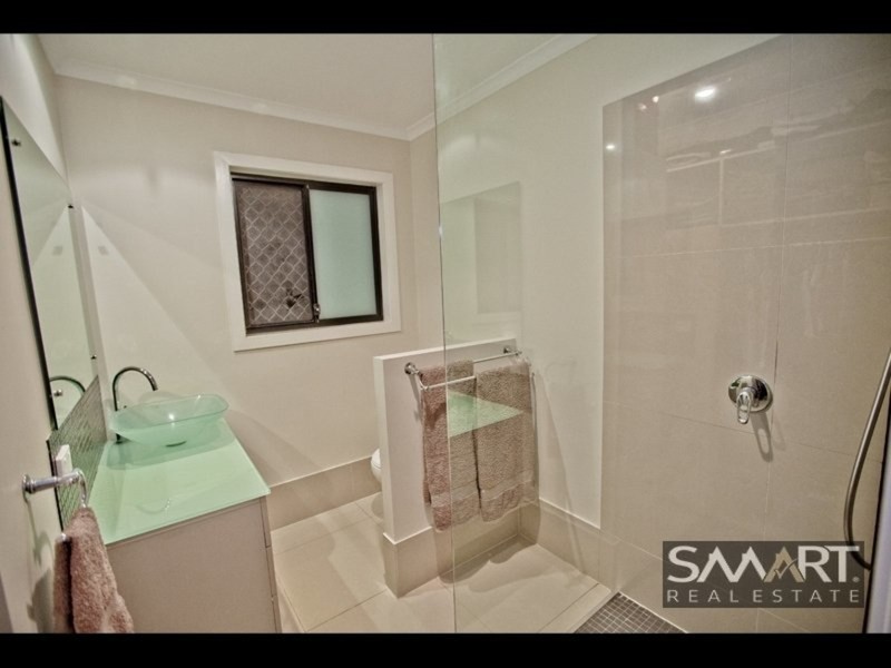 18 Lothian Avenue, Bundall QLD 4217