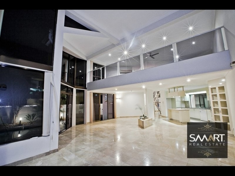 2/7 Inga Avenue, Bundall QLD 4217