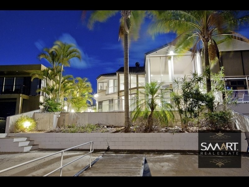 2/7 Inga Avenue, Bundall QLD 4217