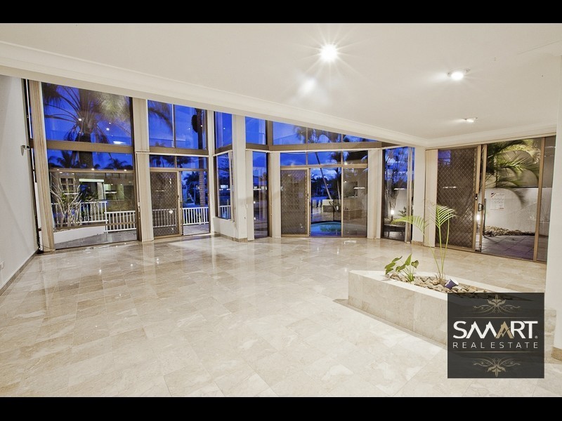 2/7 Inga Avenue, Bundall QLD 4217