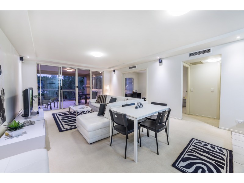 8429 Magnolia Dr East, Hope Island QLD 4212