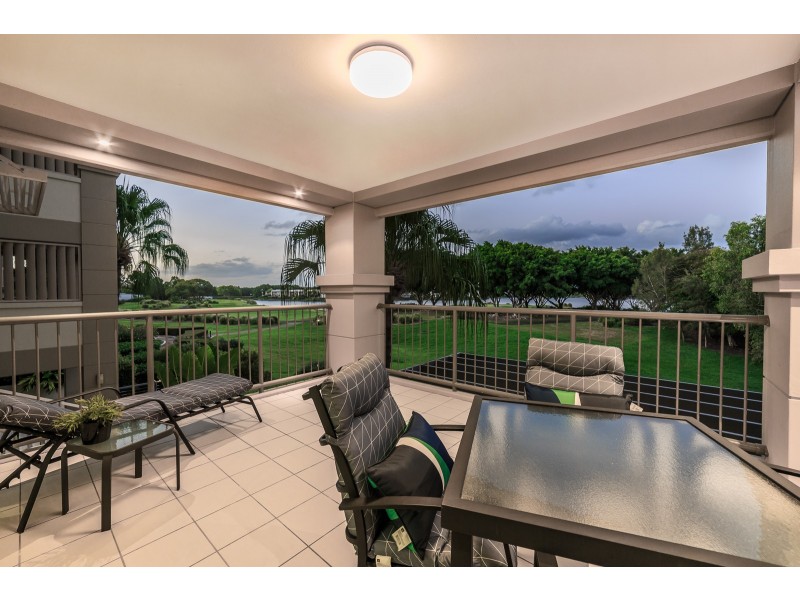 8429 Magnolia Dr East, Hope Island QLD 4212