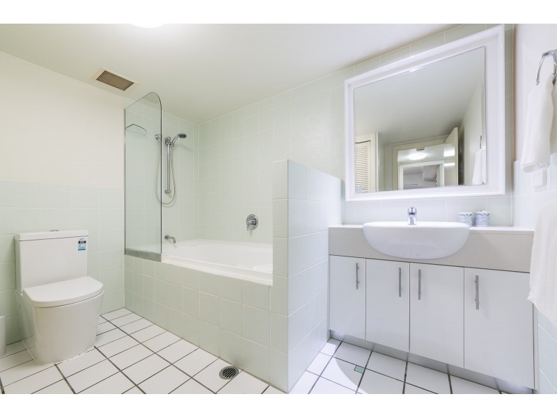 8429 Magnolia Dr East, Hope Island QLD 4212