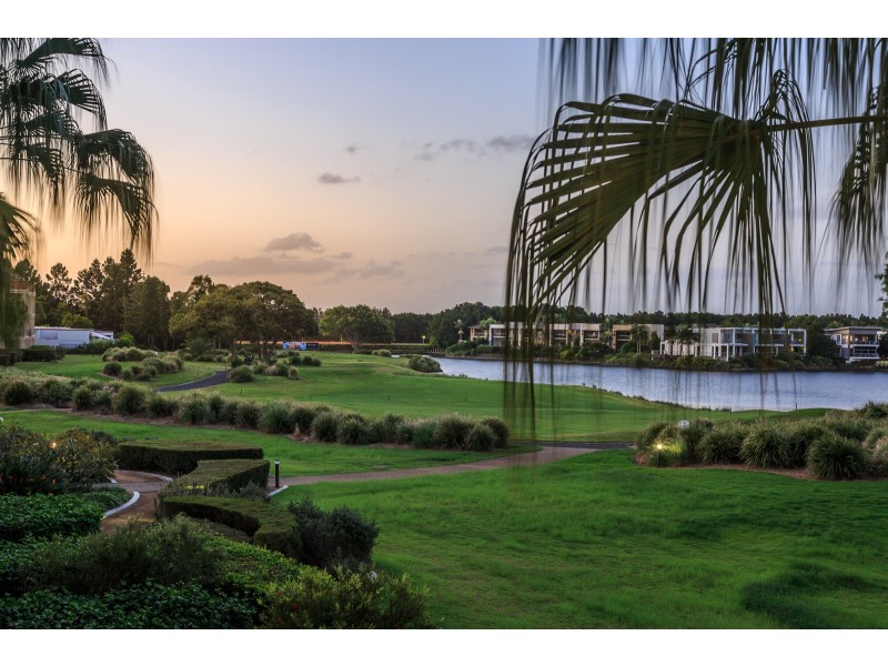 8429 Magnolia Dr East, Hope Island QLD 4212