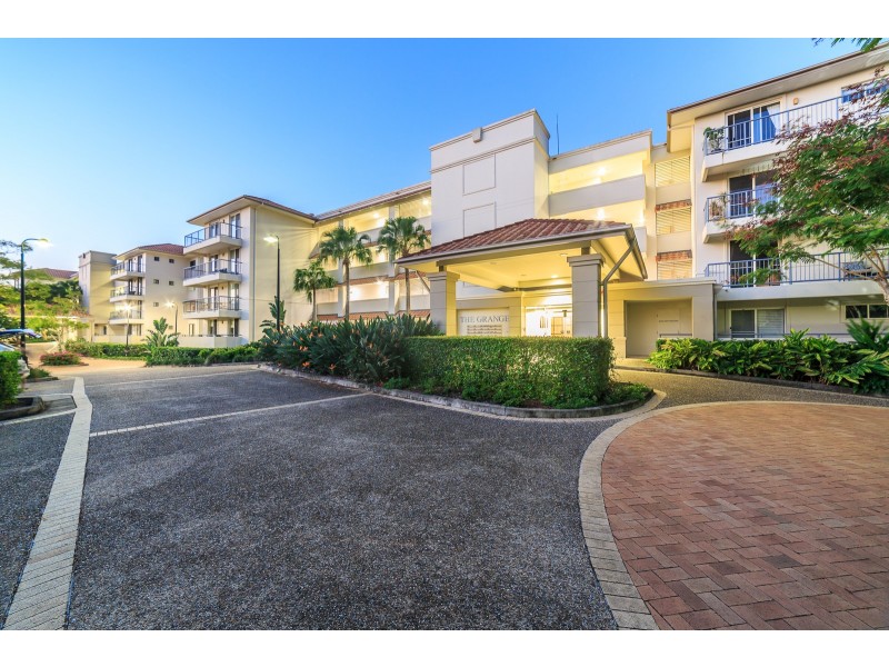 8429 Magnolia Dr East, Hope Island QLD 4212