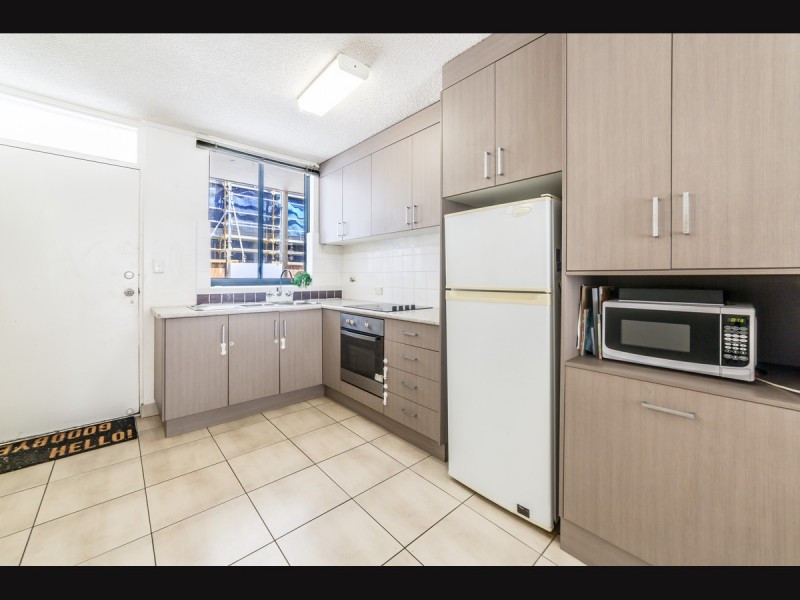 17/120 The Esplanade, Surfers Paradise QLD 4217