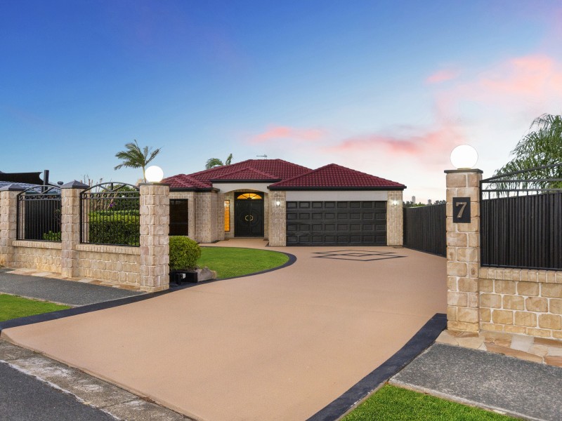 7 Greenlands Drive, Varsity Lakes QLD 4227