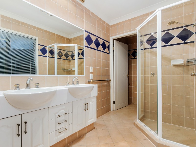 7 Greenlands Drive, Varsity Lakes QLD 4227