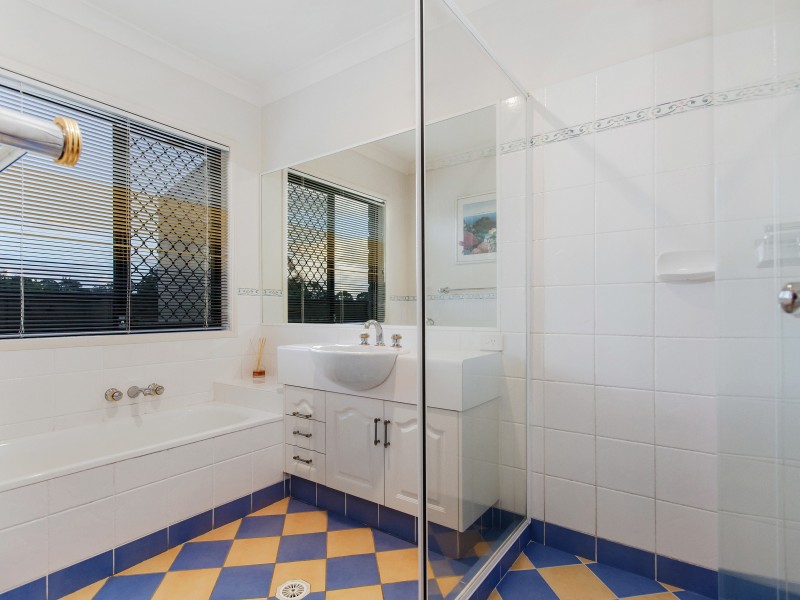 7 Greenlands Drive, Varsity Lakes QLD 4227