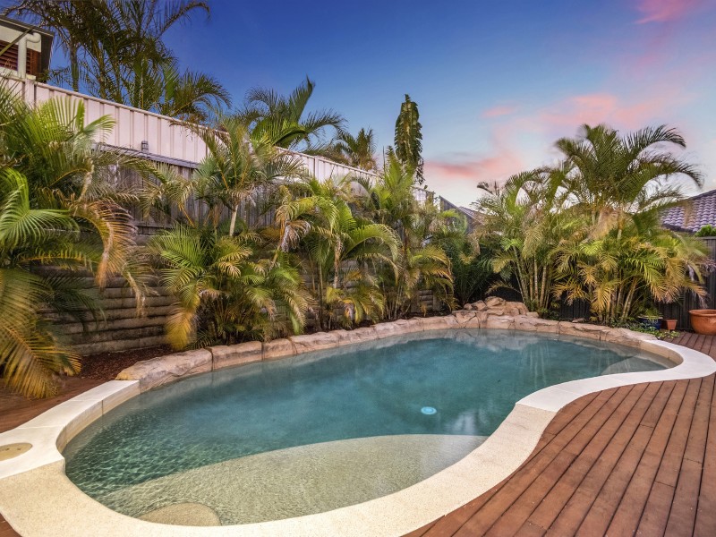 124 Crestwood Drive, Molendinar QLD 4214