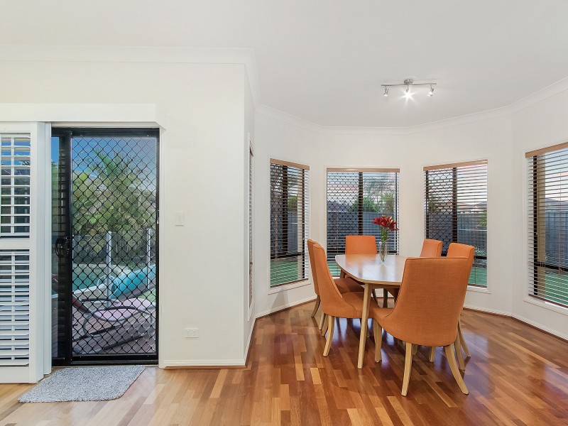 124 Crestwood Drive, Molendinar QLD 4214