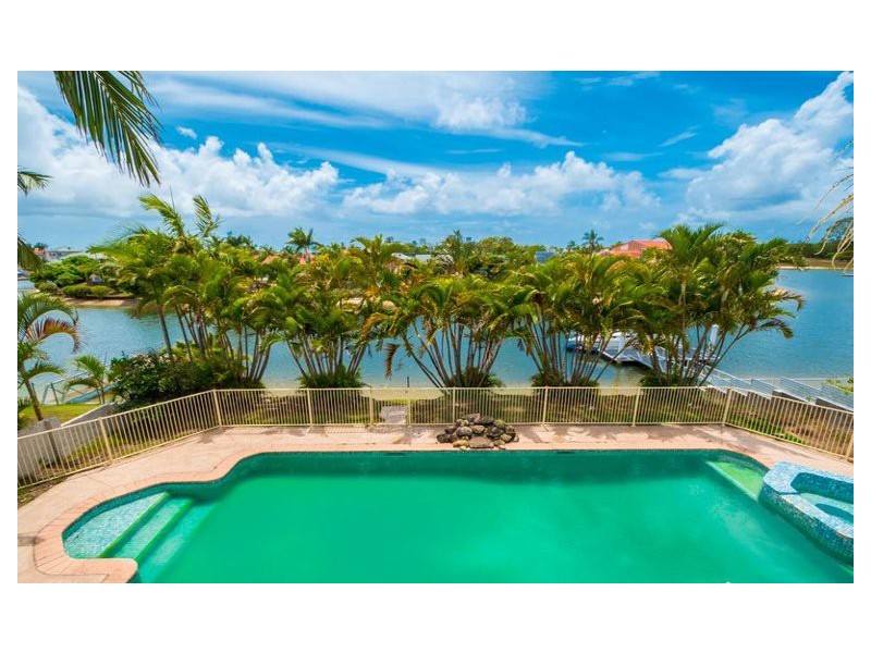 10 Wollundry Place, Mermaid Waters QLD 4218
