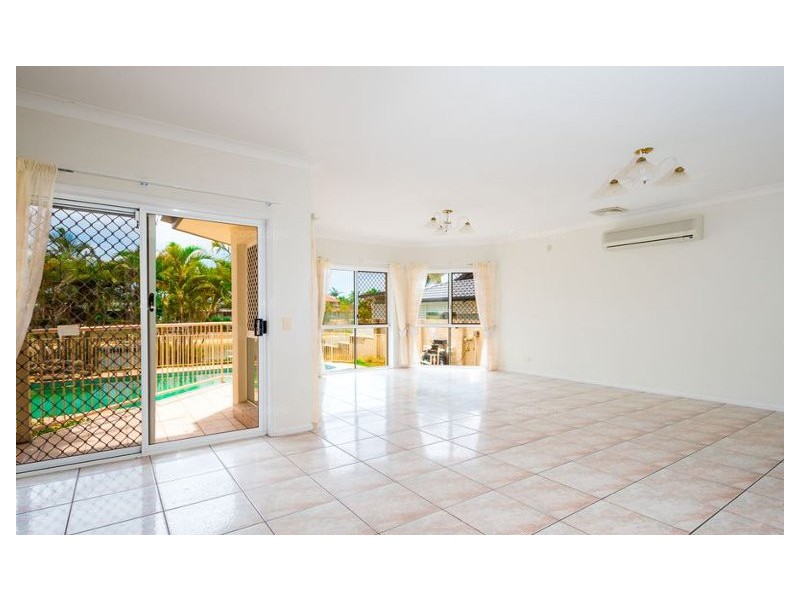 10 Wollundry Place, Mermaid Waters QLD 4218