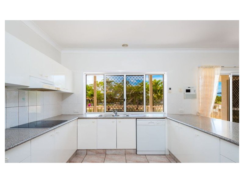 10 Wollundry Place, Mermaid Waters QLD 4218