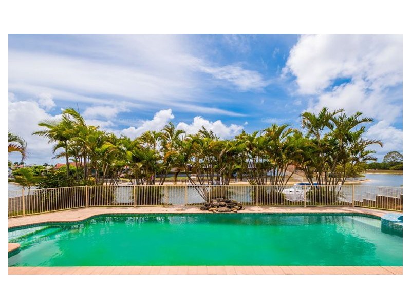 10 Wollundry Place, Mermaid Waters QLD 4218