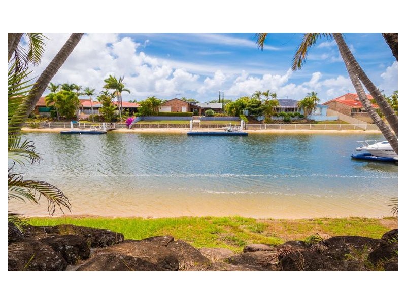 10 Wollundry Place, Mermaid Waters QLD 4218