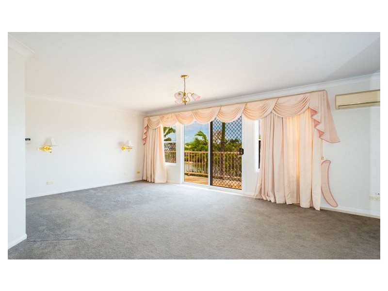 10 Wollundry Place, Mermaid Waters QLD 4218