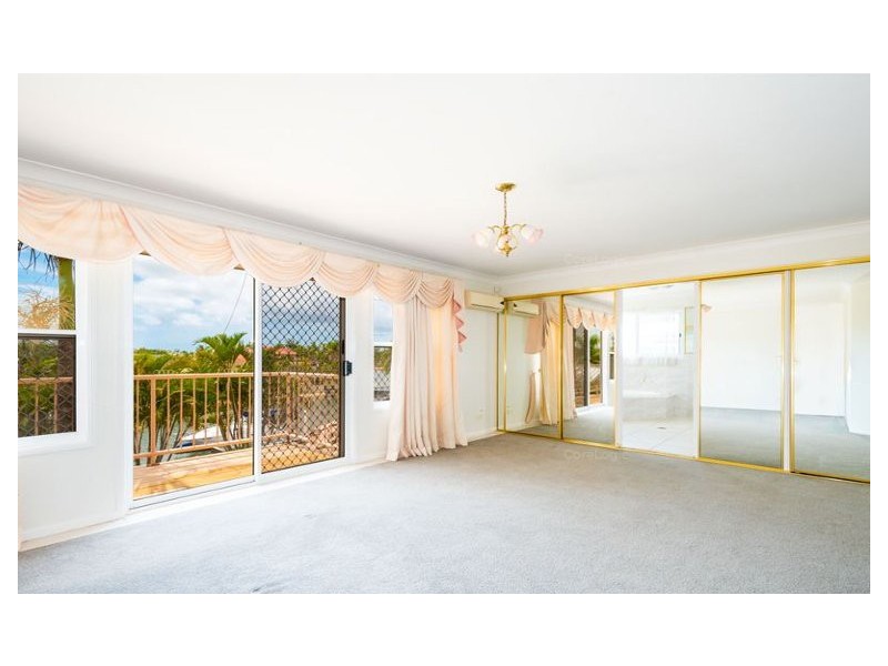 10 Wollundry Place, Mermaid Waters QLD 4218