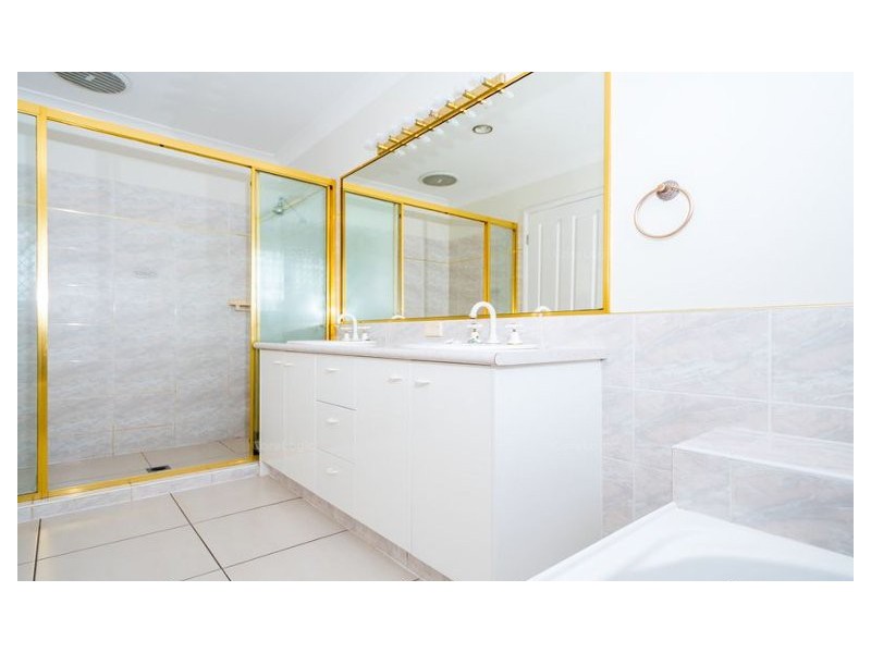 10 Wollundry Place, Mermaid Waters QLD 4218