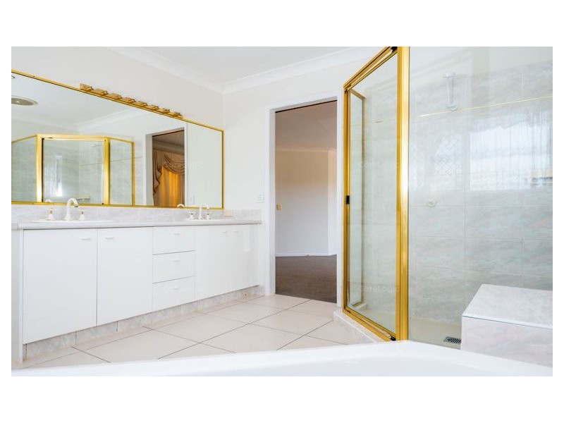 10 Wollundry Place, Mermaid Waters QLD 4218