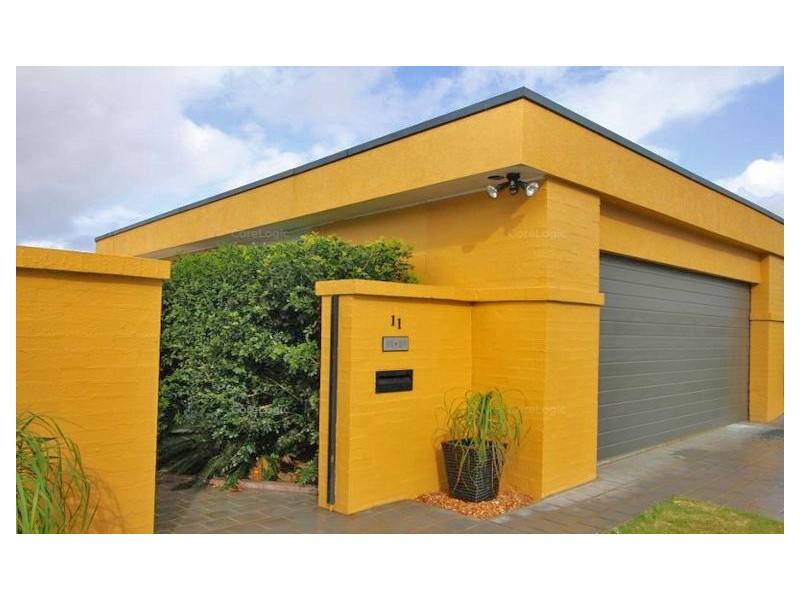 11 Chartwell Drive, Benowa QLD 4217
