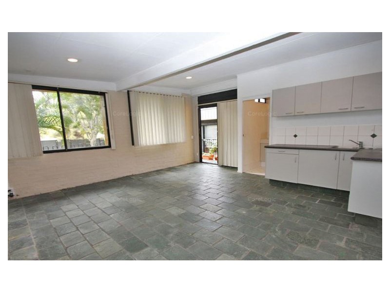 11 Chartwell Drive, Benowa QLD 4217