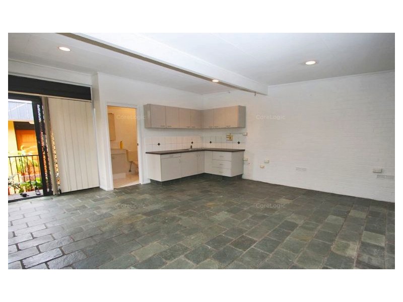 11 Chartwell Drive, Benowa QLD 4217