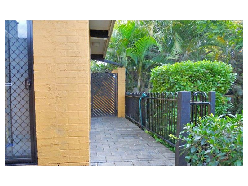 11 Chartwell Drive, Benowa QLD 4217