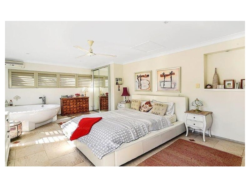 5 Butterfly Court, Benowa QLD 4217