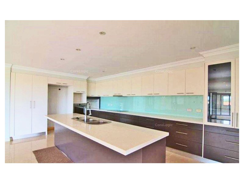 6 Bligh Court, Benowa QLD 4217