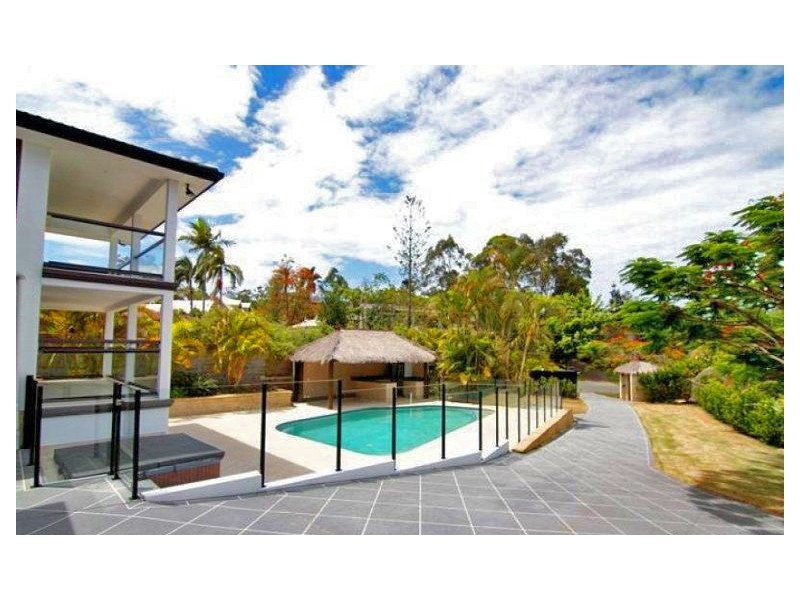 6 Bligh Court, Benowa QLD 4217