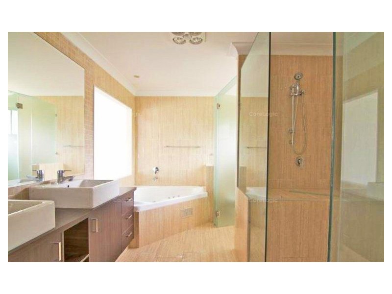 6 Bligh Court, Benowa QLD 4217