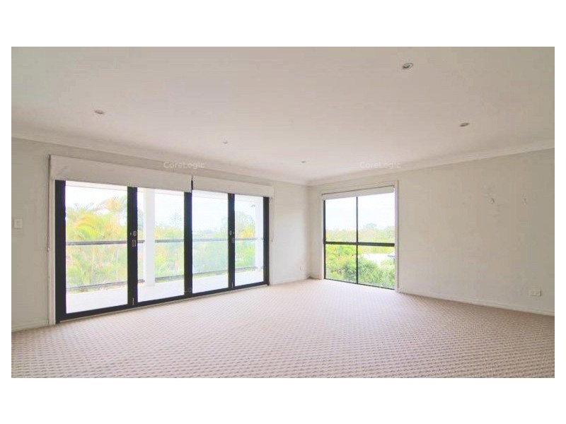 6 Bligh Court, Benowa QLD 4217