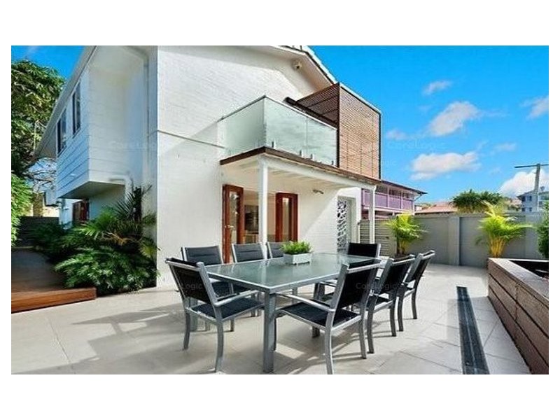 2/54 Darramabal Street, Chevron Island QLD 4217