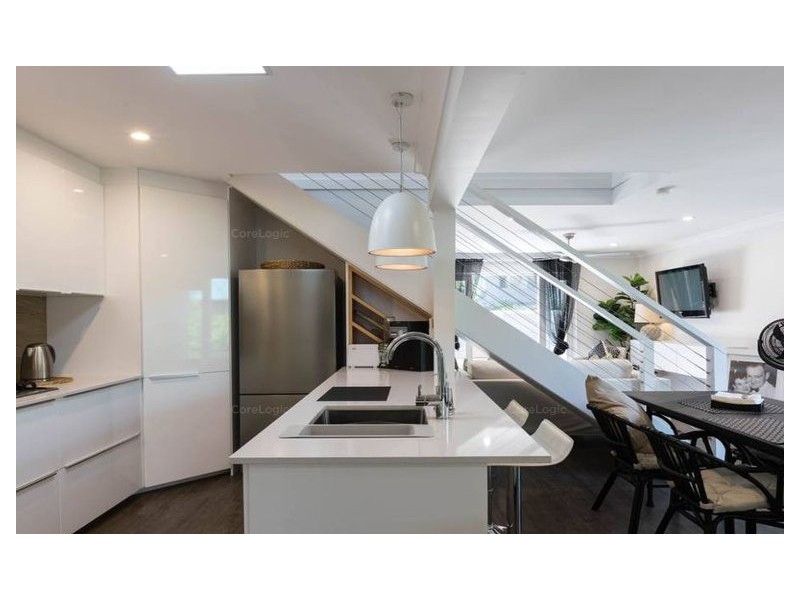 2/54 Darramabal Street, Chevron Island QLD 4217