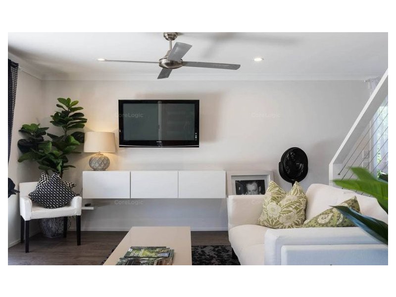 2/54 Darramabal Street, Chevron Island QLD 4217